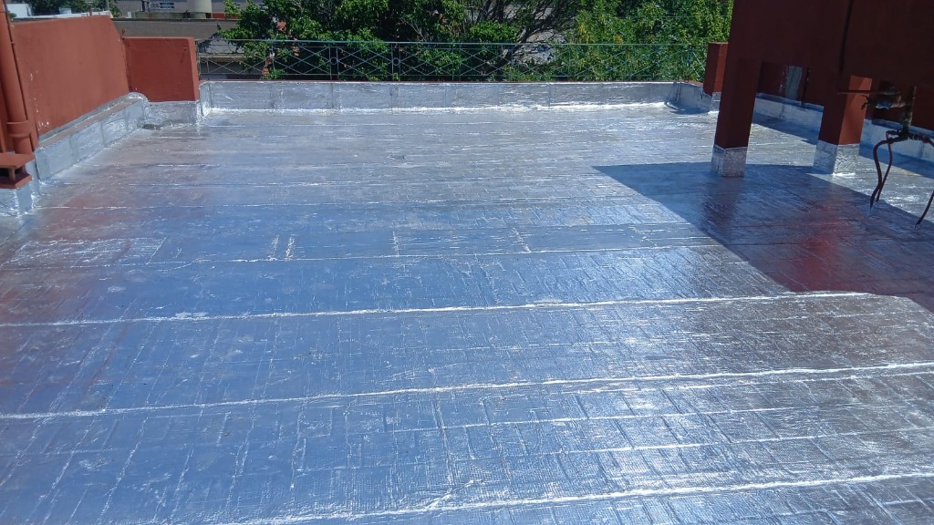 Colocación de membrana asfáltica 4mm y geotextil alto tránsito